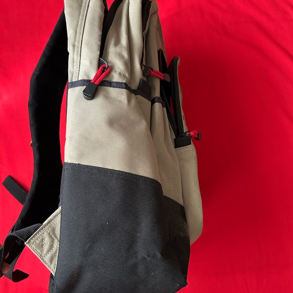 High Quality Backpack - Picture 8 of 11